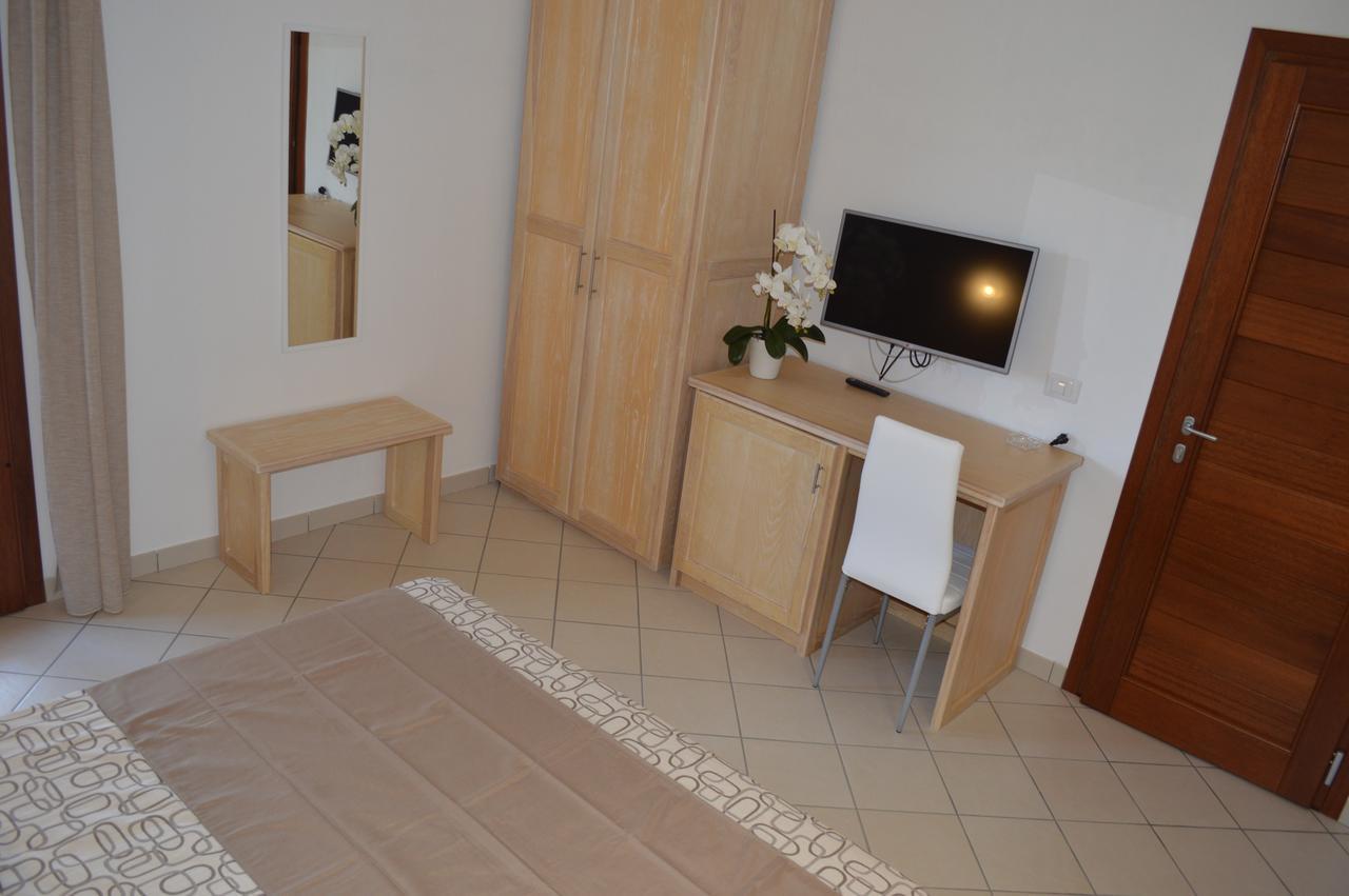 Guest Rooms Affittacamere San Teodoro  Luaran gambar