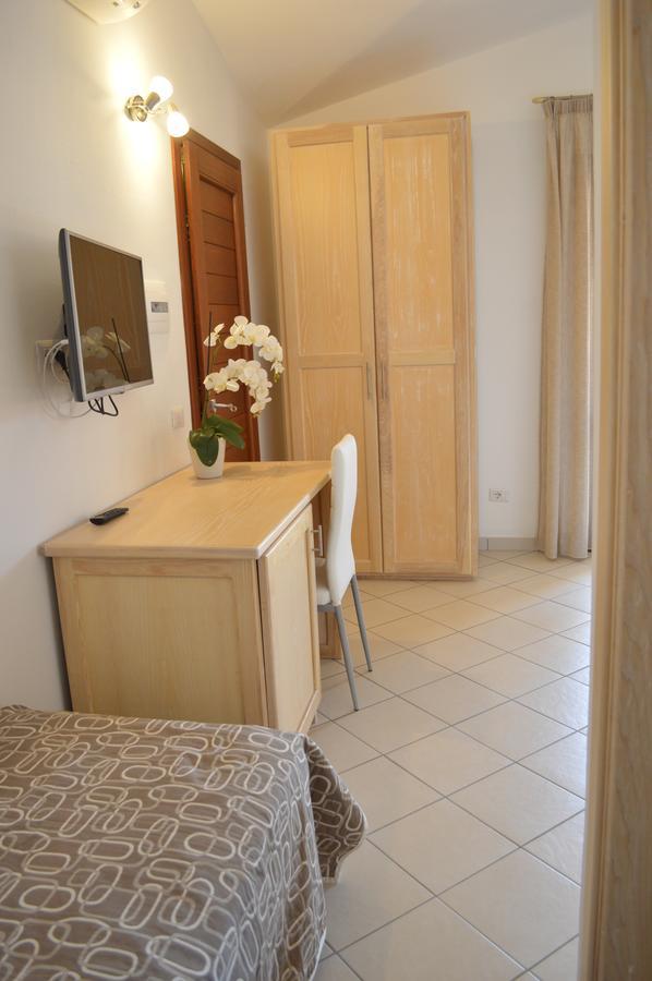 Guest Rooms Affittacamere San Teodoro  Luaran gambar